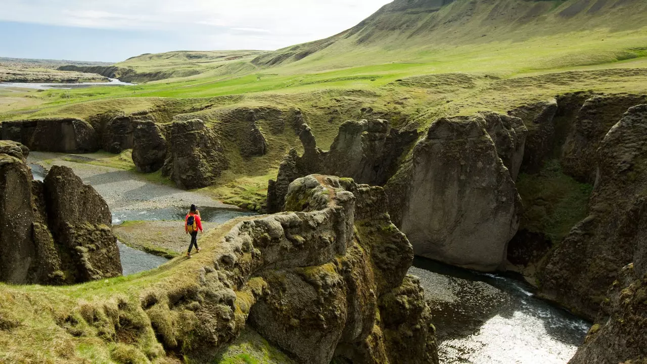 İzlanda, 15 Haziran'dan itibaren turistlerin girişine izin verecek (belirli koşullarla)