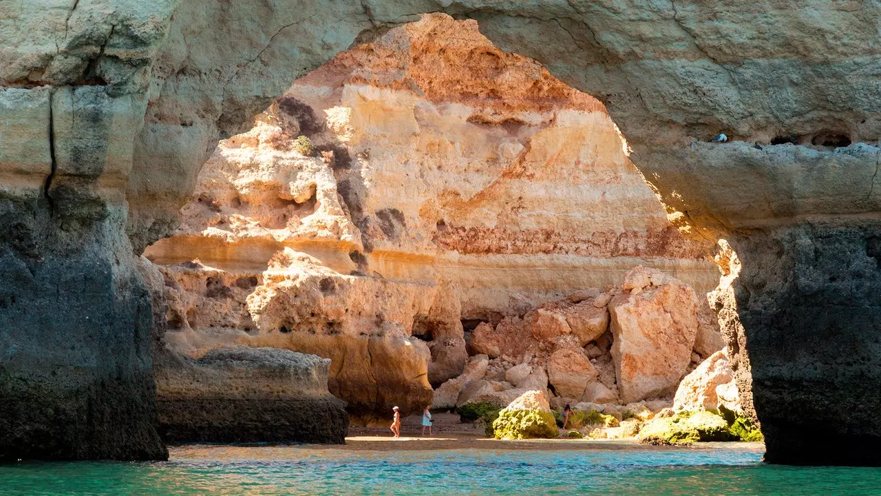 Portugal će ponovno otvoriti svoje plaže 6. lipnja