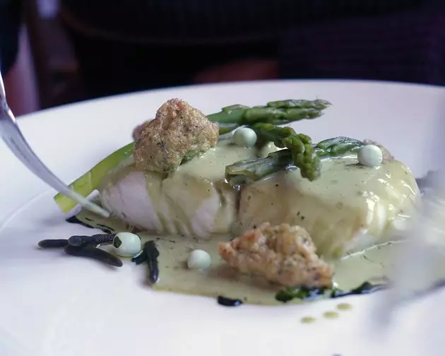 Hake მწვანე asparagus