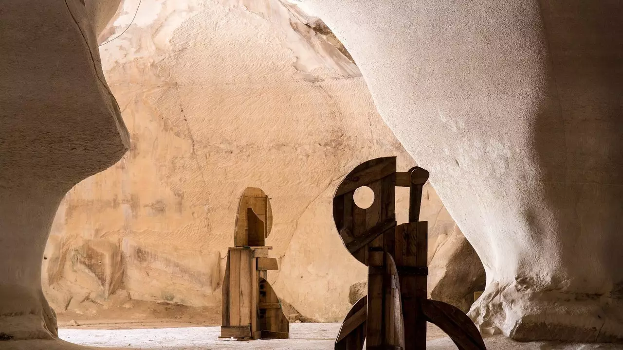 Cette grotte en Israël a été transformée en galerie d'art