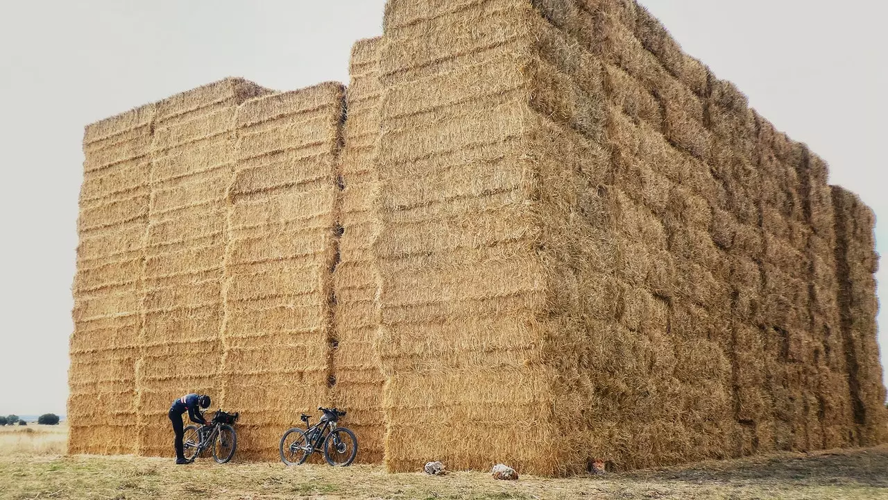 Bikepacking: pedaling through the Empty Mountains of Spain