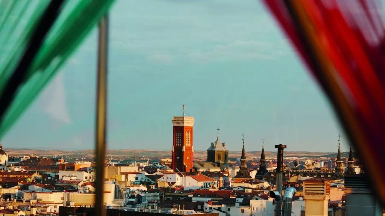 Dëst ass wéi den Himmel vu Madrid aus de beschten Hoteler an der Stad ausgesäit