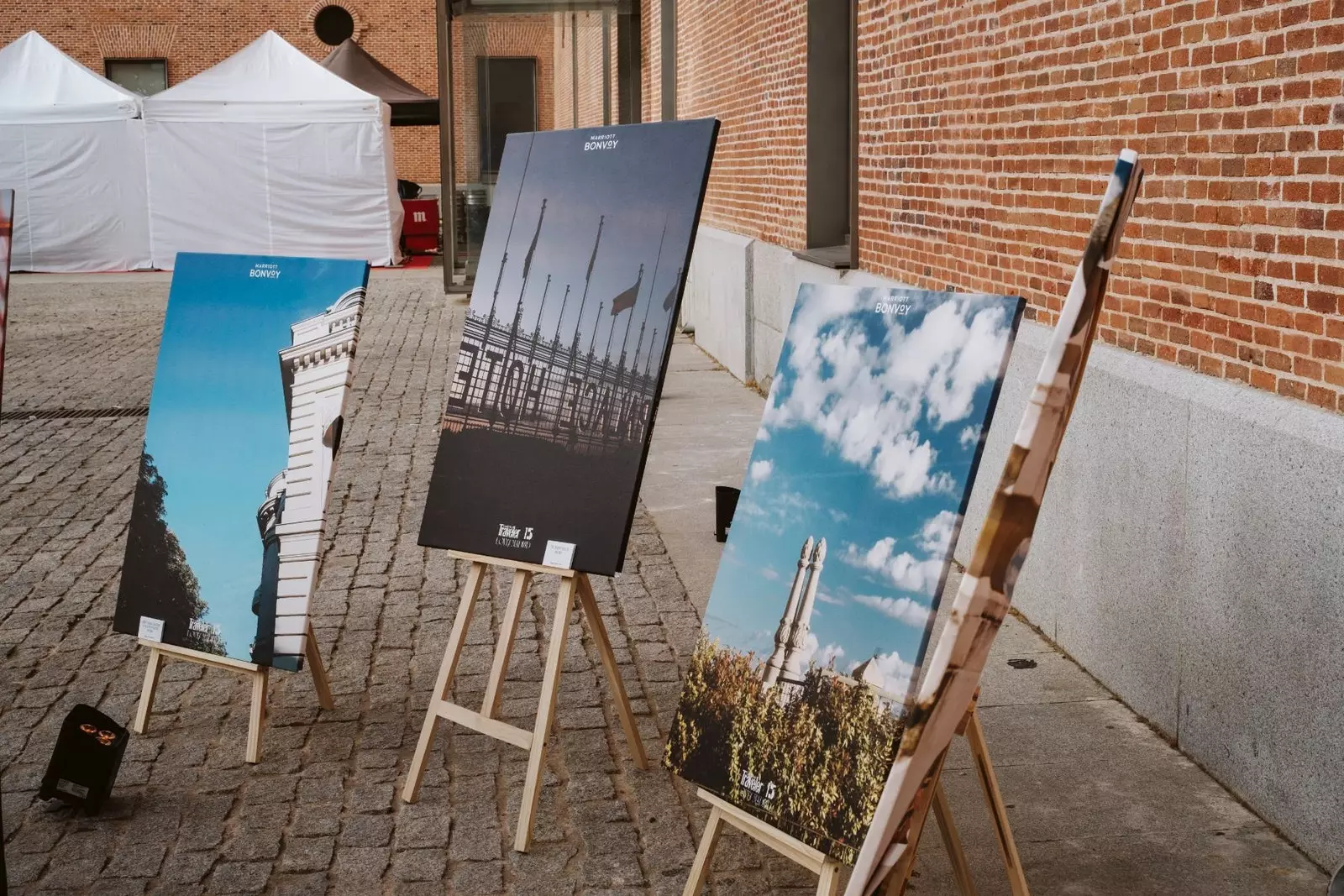 Expoziția de fotografie a lui Yago Castromil la aniversarea a 15-a Cond Nast Traveler.