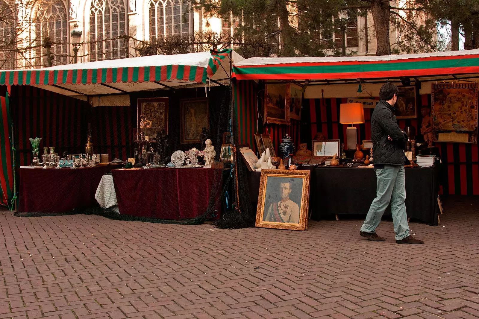 Place du Jeu de Balle рынок Les Marolles Брюссель