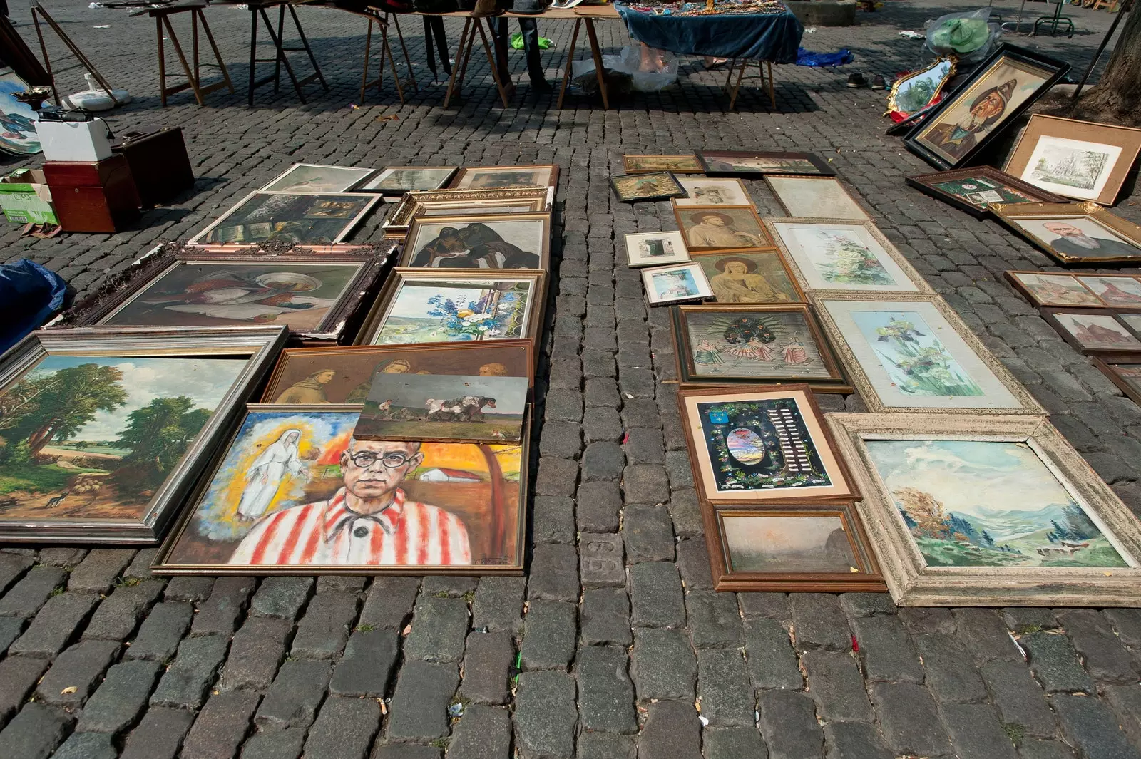 Schilderijen op de markt van Les Marolles