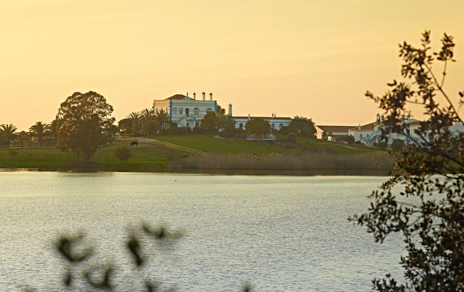 Herdade dos Grous gården av komplexet ligger i Alentejo.