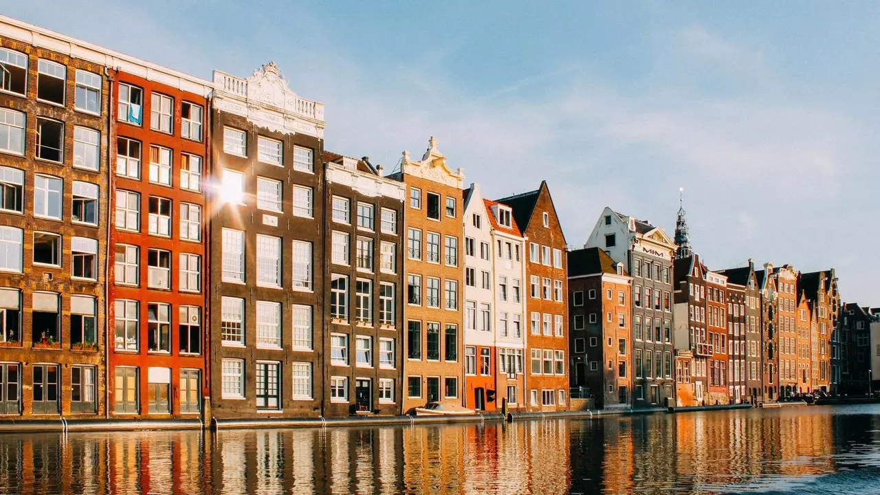 Du khách muốn khám phá lại Amsterdam trong một tuần (miễn phí)