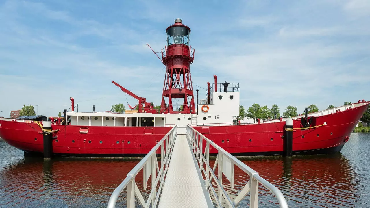 Dormir em um navio dos anos 50? Agora é possível em Amsterdã!