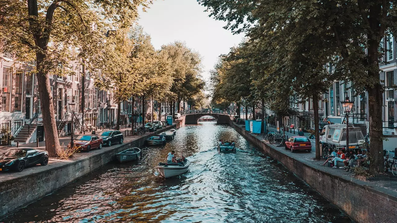 Thành phố Amsterdam cấm các căn hộ du lịch ở trung tâm thành phố