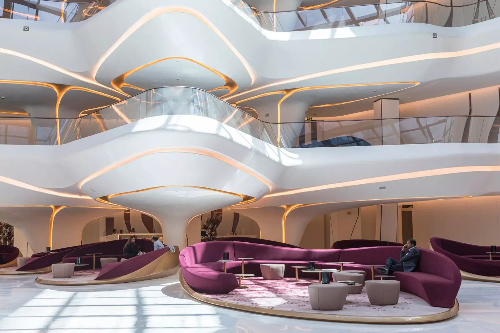 Opus lo spettacolare hotel di Zaha Hadid Architects a Dubai.