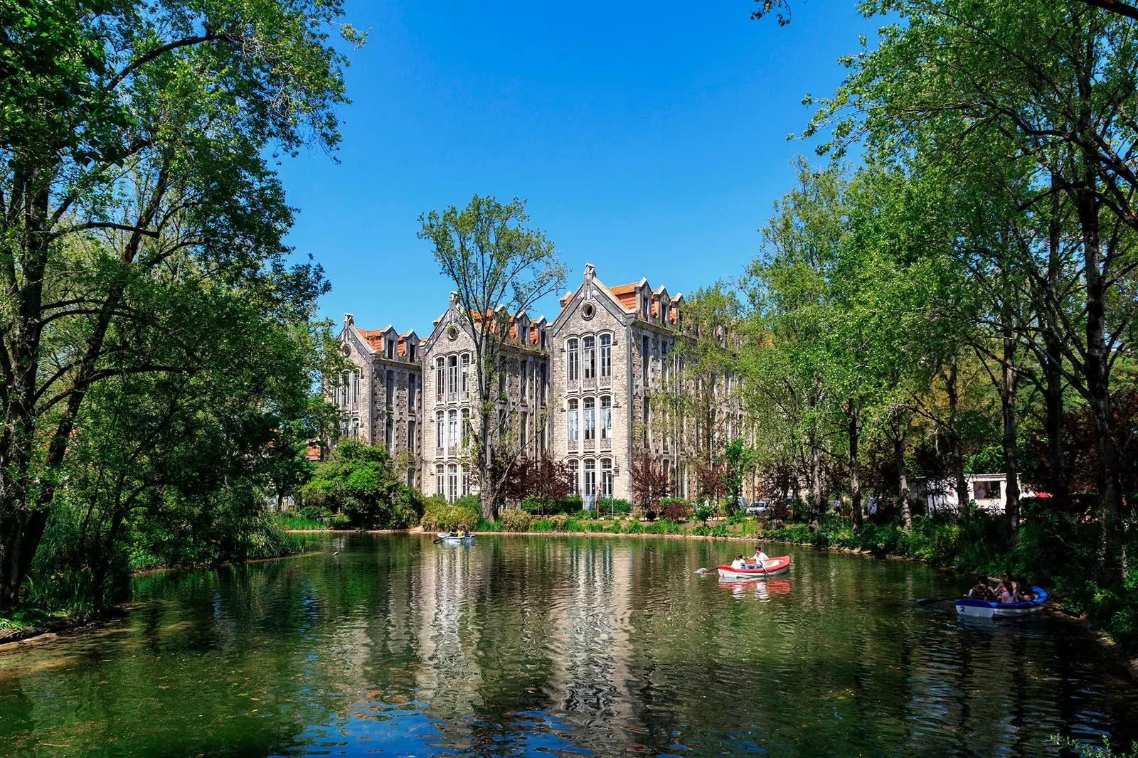 Gardens of Don Carlos I Park