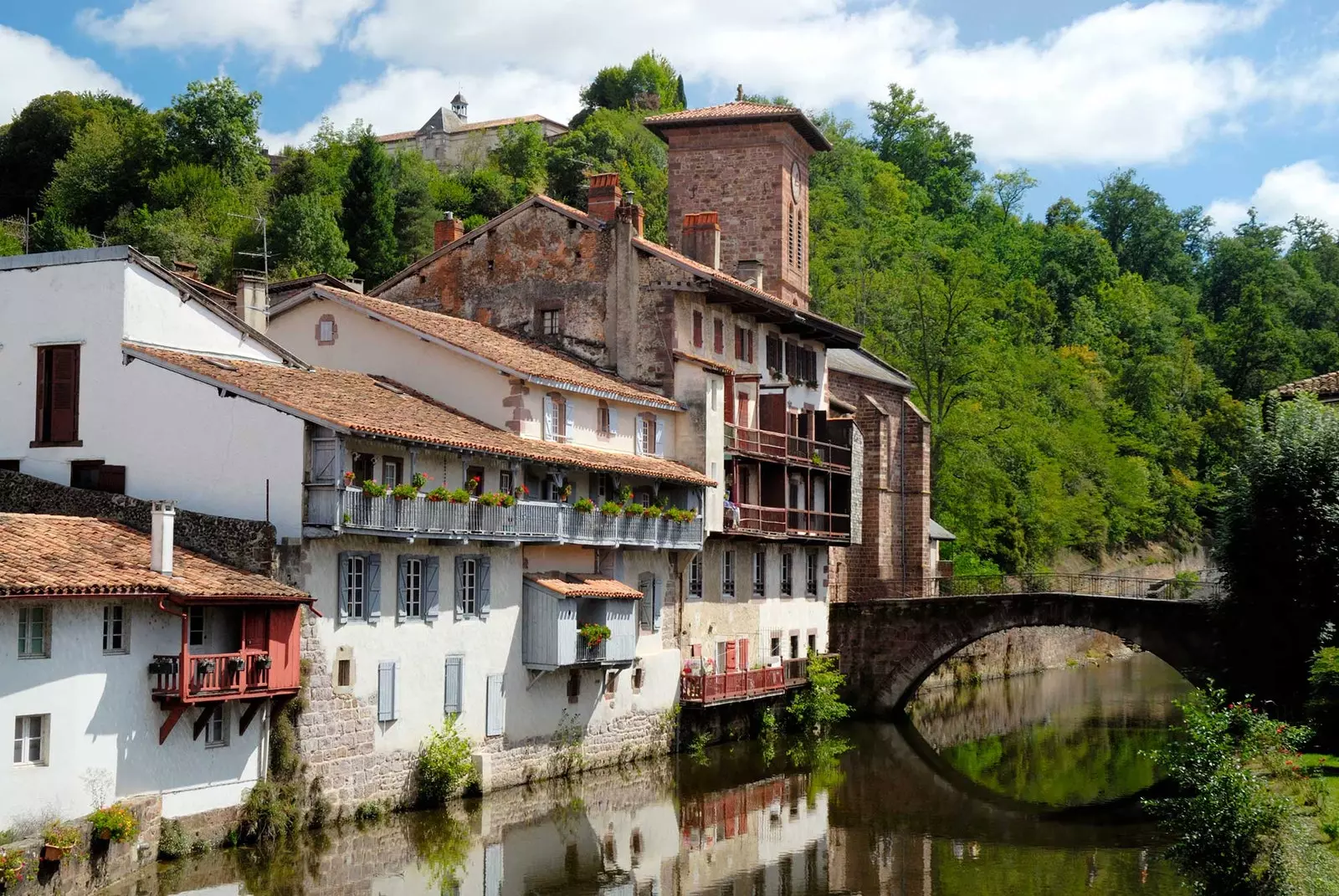 Chez qui restes-tu ?