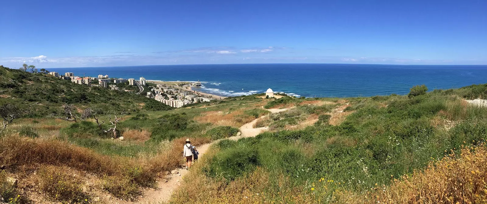 Vegur vestur af Karmelfjalli í Haifa