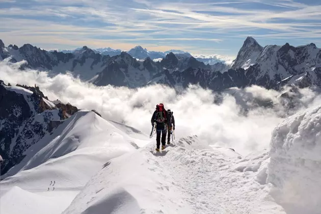 Pendaki dalam pendakian mereka ke Mont Blanc