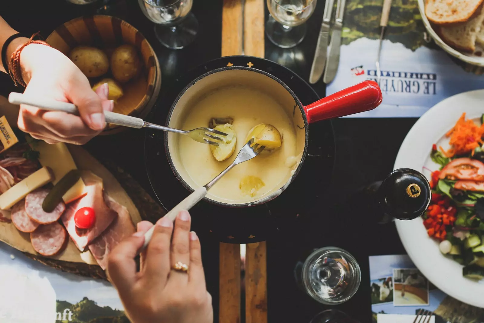 Fondue Swiss dengan kentang