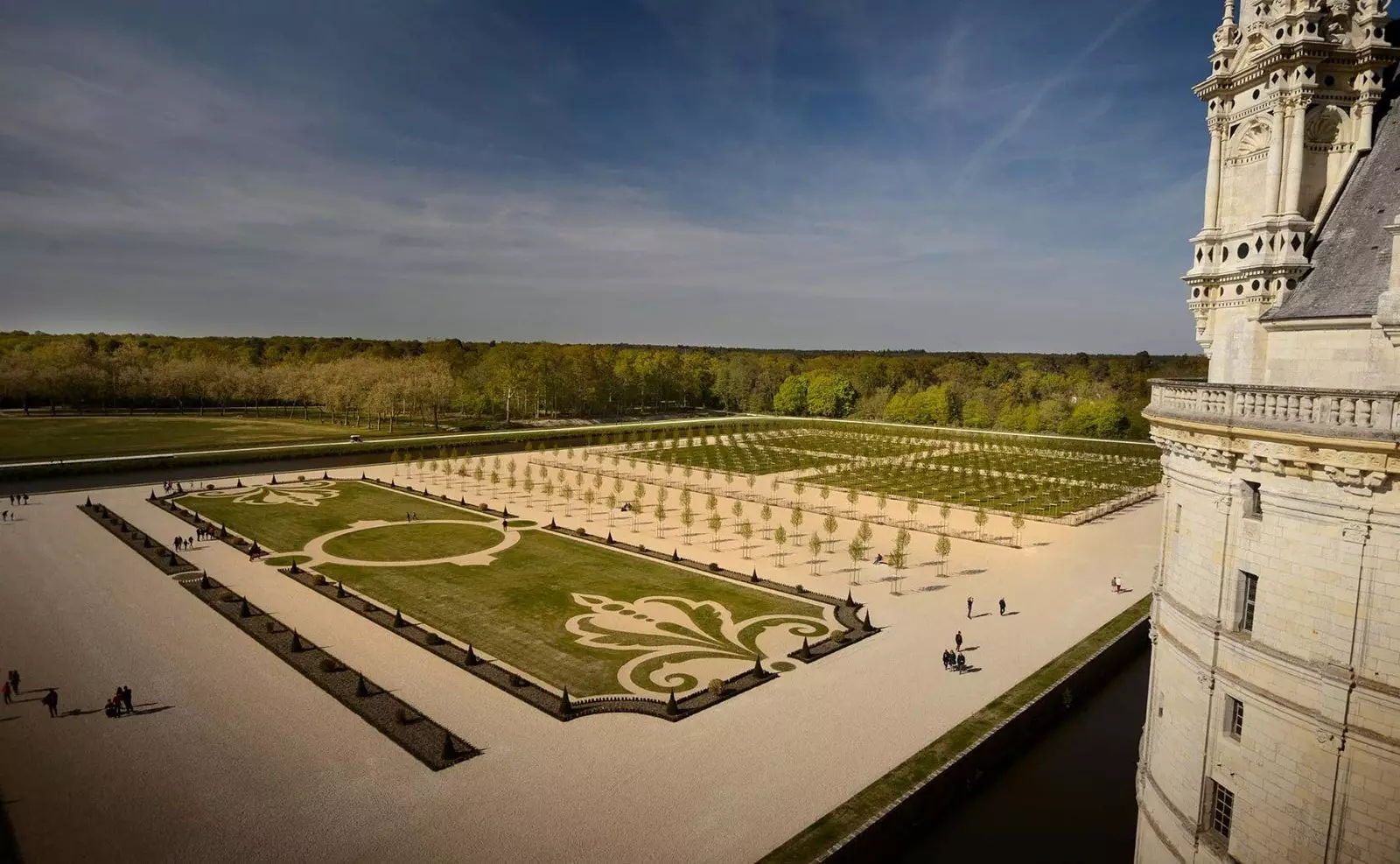 Dit kasteel in de Loire opent een Franse tuin