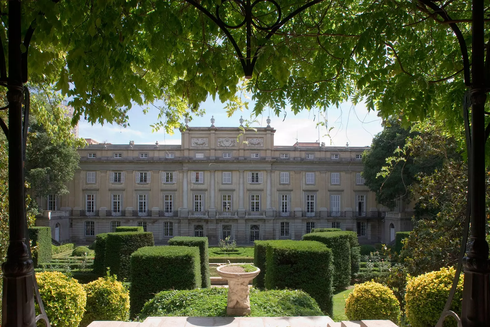 Palatul Liria văzut din grădini