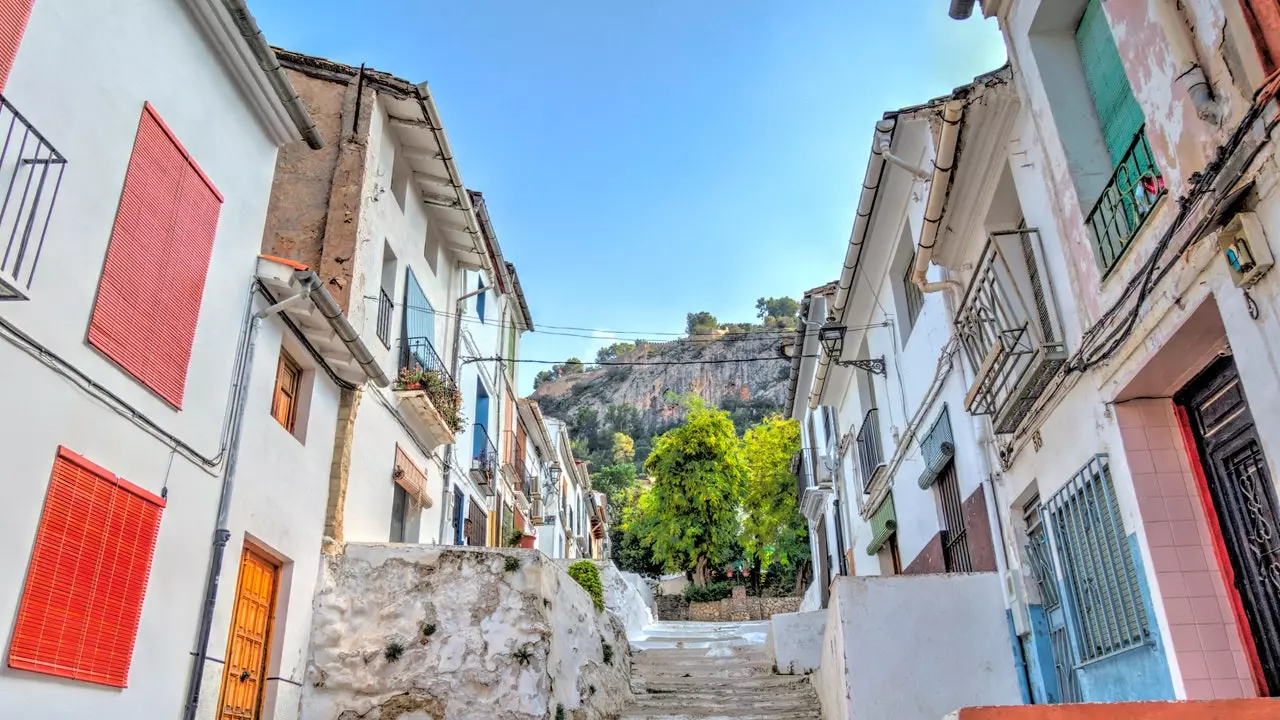 Téigh go Xàtiva: Stair ag leibhéal na sráide