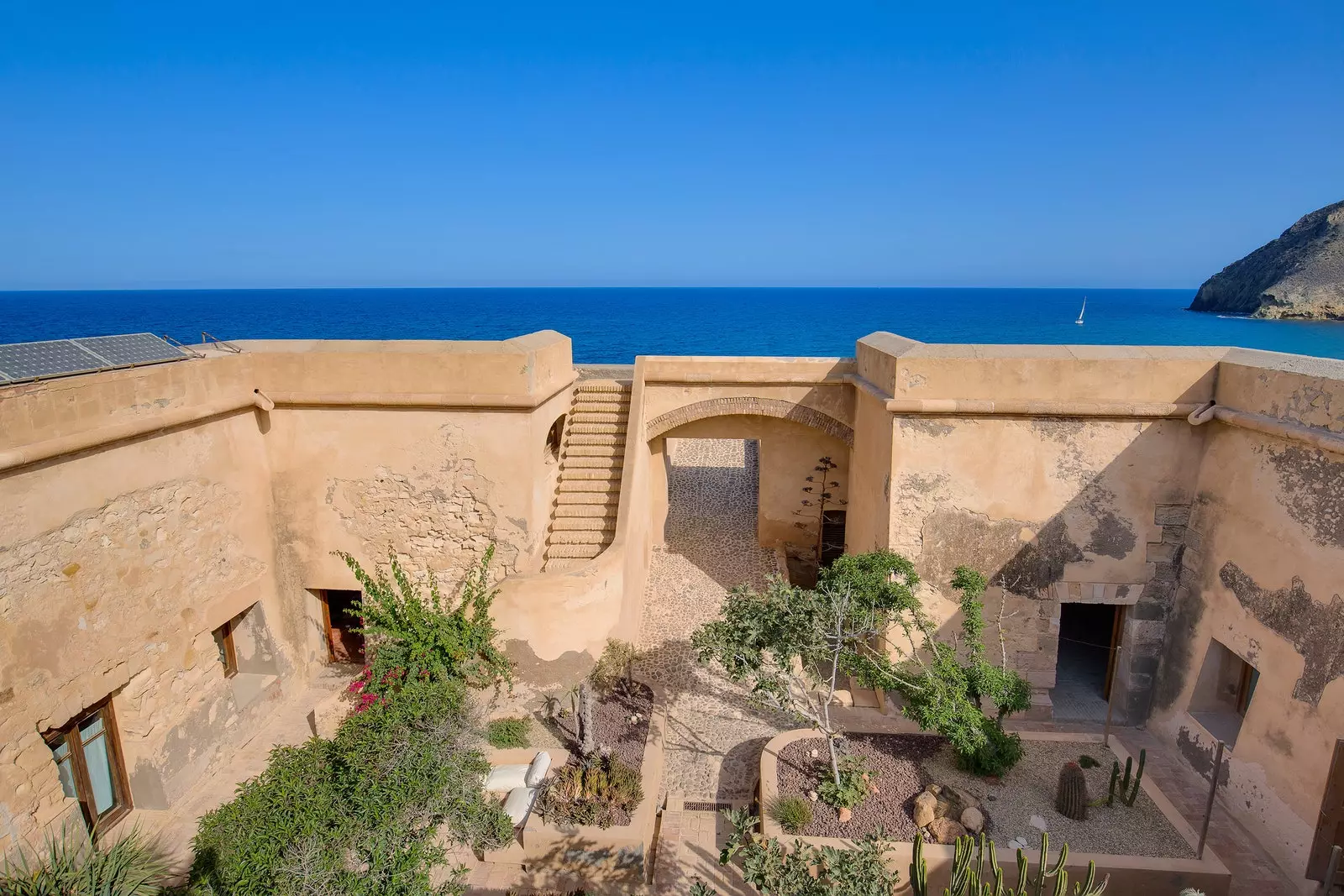 Caisleán ón 18ú haois i gcroílár Cabo de Gata