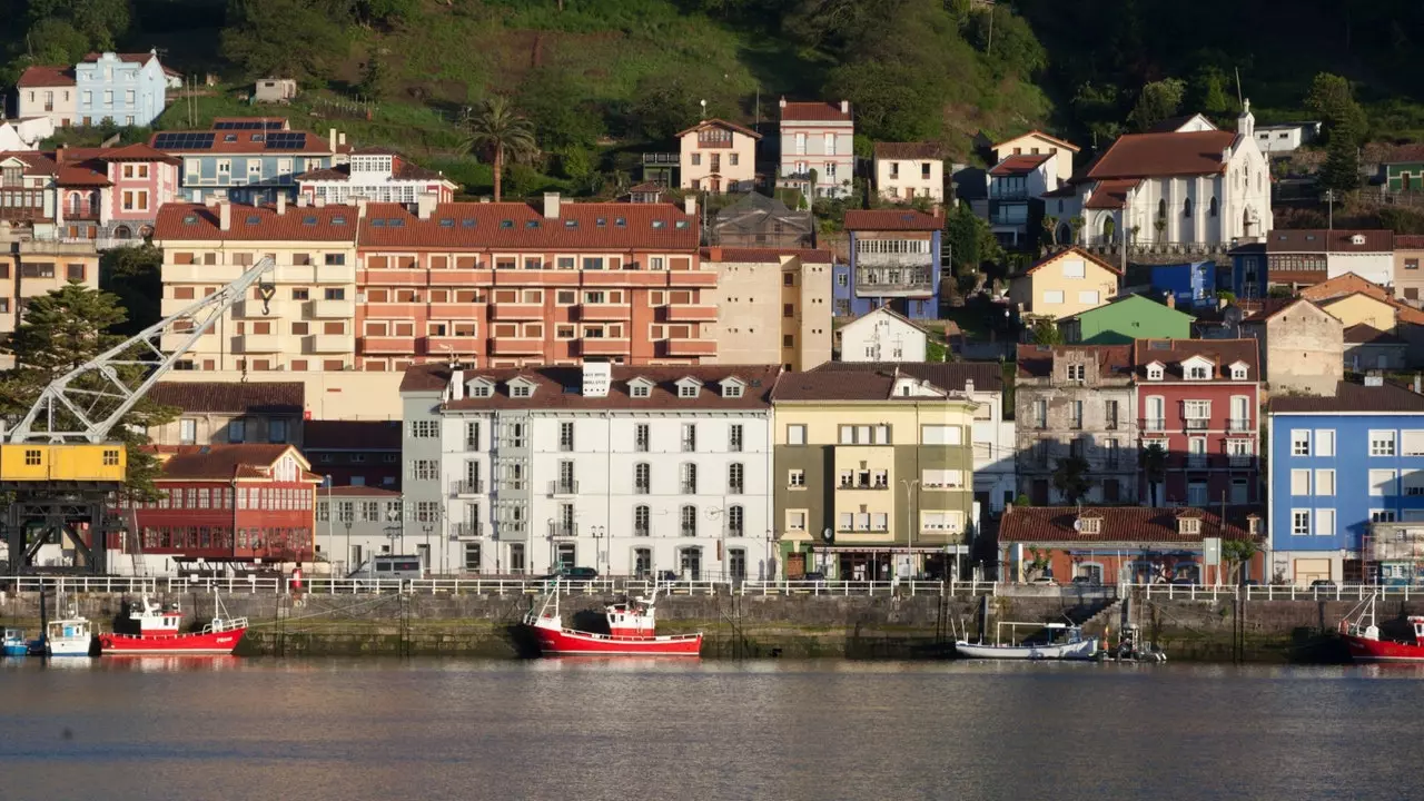 San Esteban de Pravia, netypické astúrske mesto