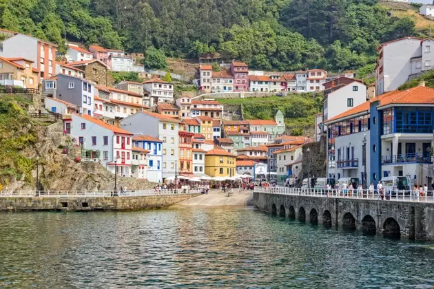 Asturias azt tervezi, hogy indiai indiánokat és tengerészeket fog játszani