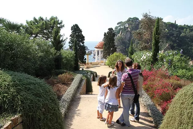 Obitelj pokraj vidikovca Marimurtra de Blanes