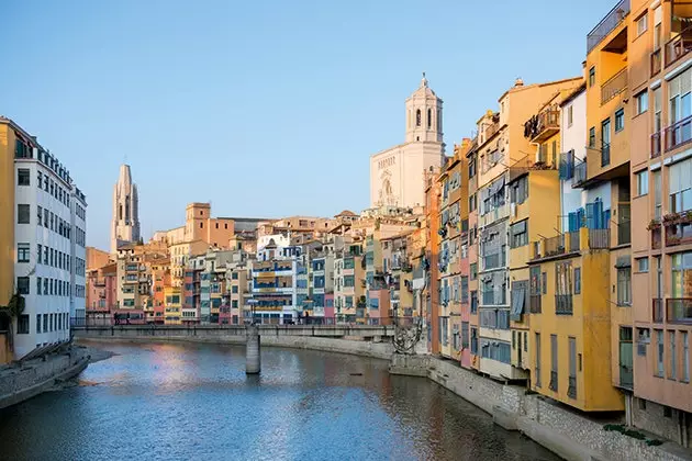 Girona spettaklu li jiskopru