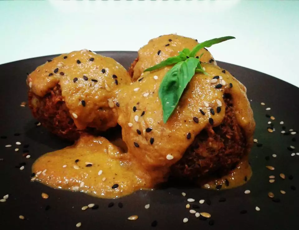 Boulettes de lentilles sauce au poivre Brotes Verdes