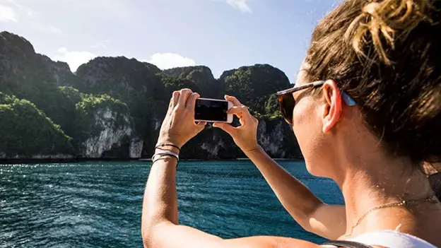 Cara mengambil foto liburan terbaik dengan ponsel Anda