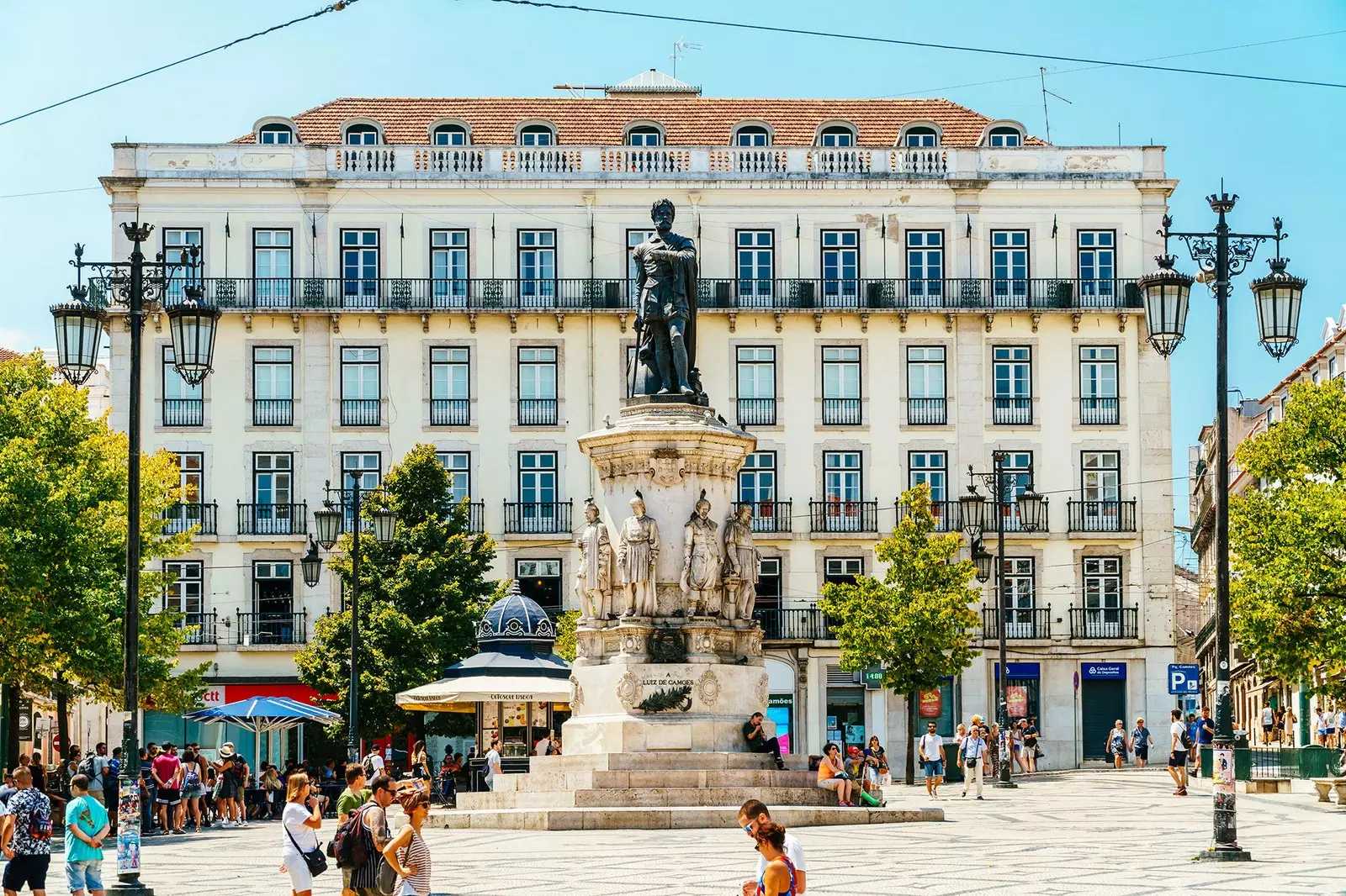 Chiado သည် Pessoa ကော်ဖီရပ်ကွက်ထက် အများကြီးပိုသည်။