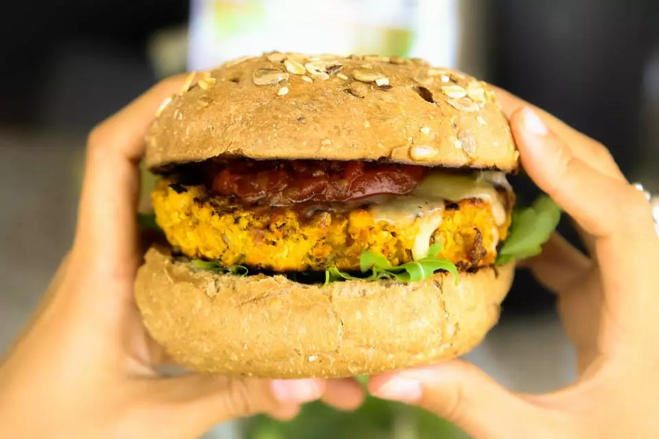 Travnatý Hopper Vegan Burger