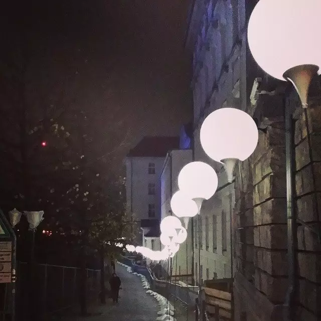 Berlinmuren gikk gjennom her Mauerfall Lichtgrenze