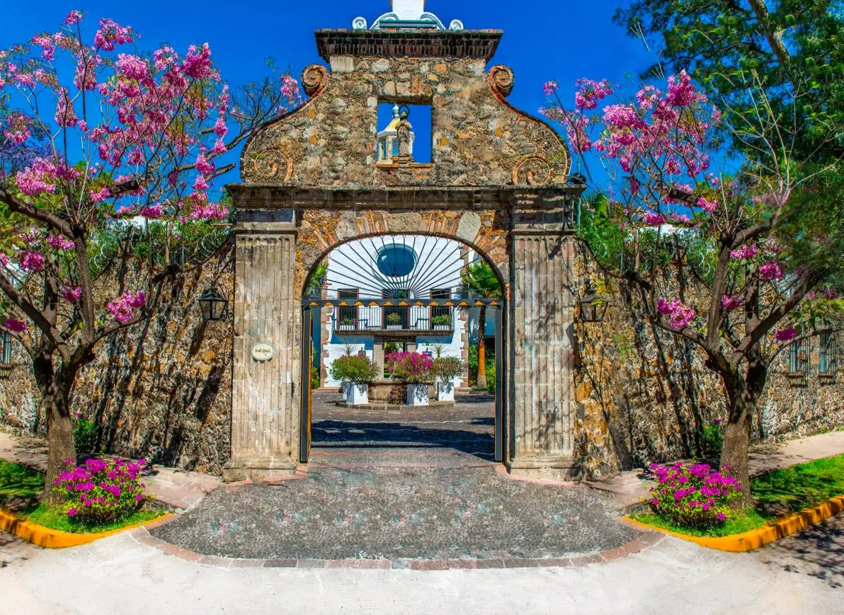 Anticavilla Hotel Spa di Cuernavaca adalah tujuan favorit bagi orang-orang dari ibu kota untuk melepas lelah.