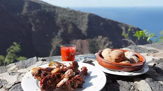 Vjaġġ lejn Tenerife mingħajr ma titla’ fuq il-bajja