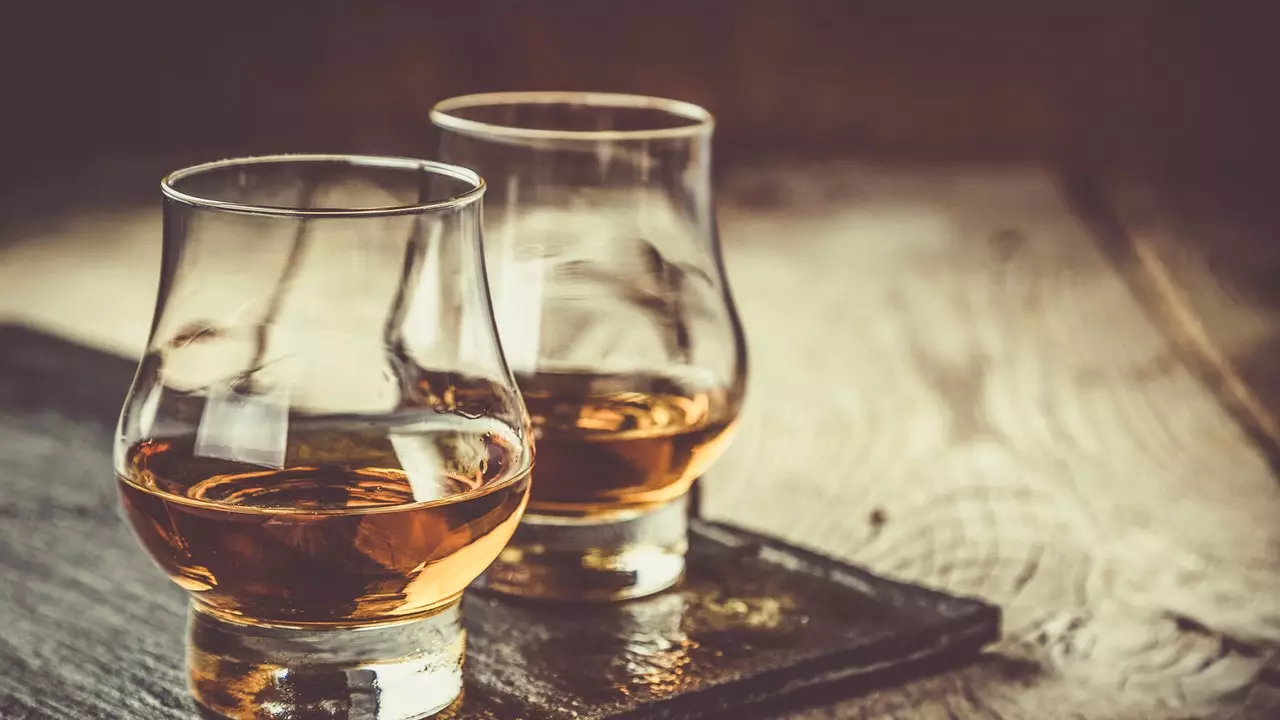 tại sao tôi uống rượu whisky