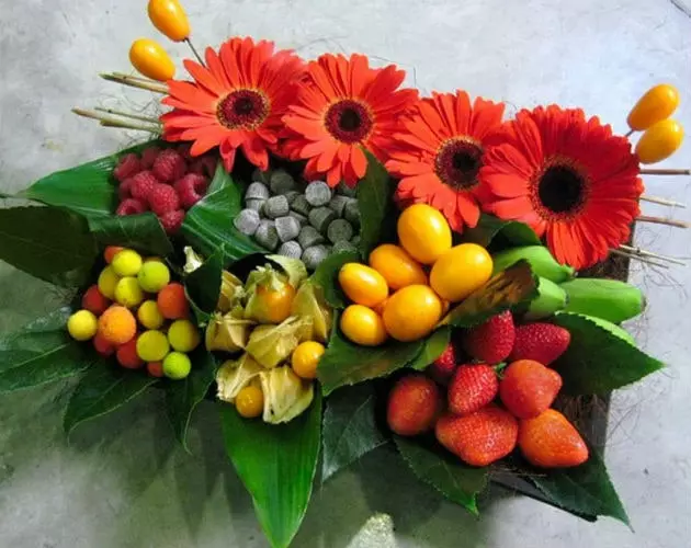 Fruits and flowers in Chinese Oranges