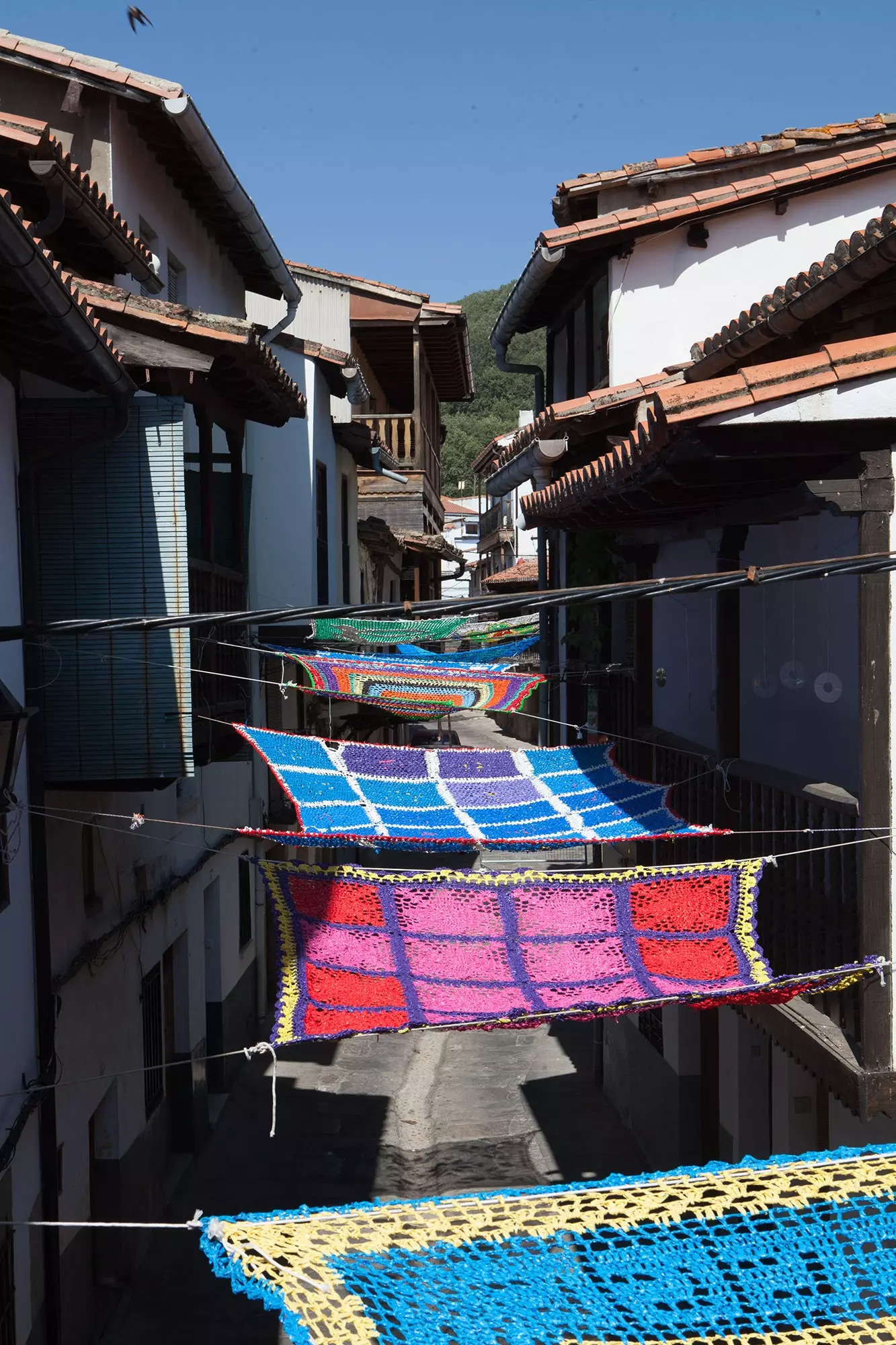 Installazione di 'Weaving the street 2019'