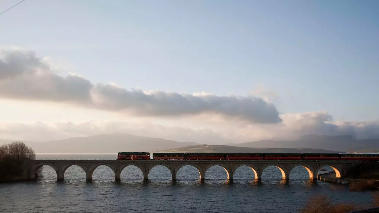 Expreso de La Robla, an traein só a gheobhaidh tú aithne ar thuaisceart na Spáinne