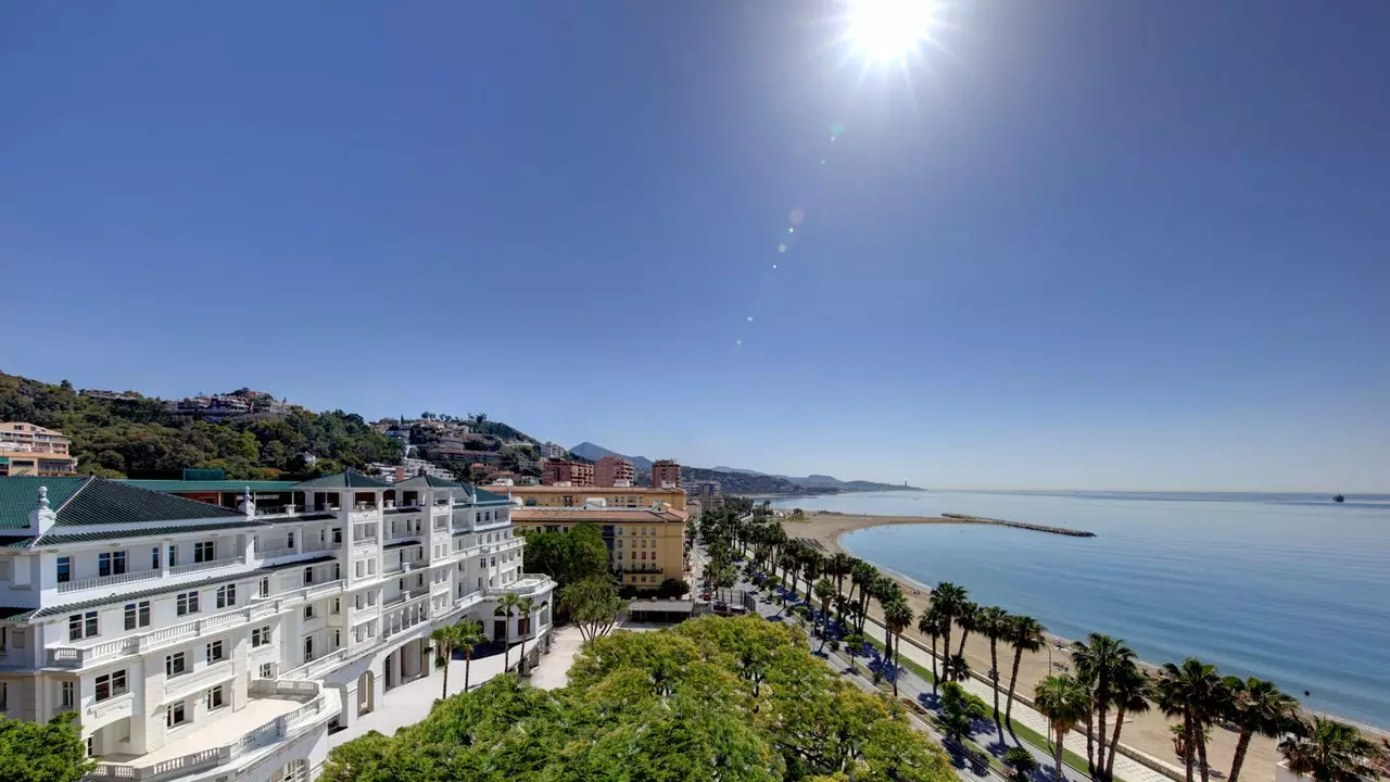 Tá an Gran Hotel Miramar, siombail de só i Malaga, insealbhaithe go hoifigiúil