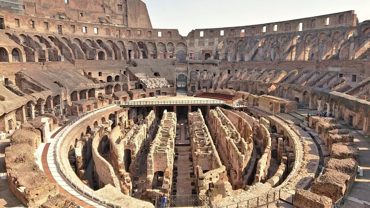 Colosseums indvolde kan allerede ses efter dets restaurering