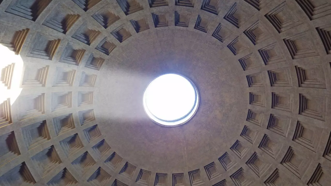 21. April: Sonnenlicht beleuchtet das Pantheon von Agrippa