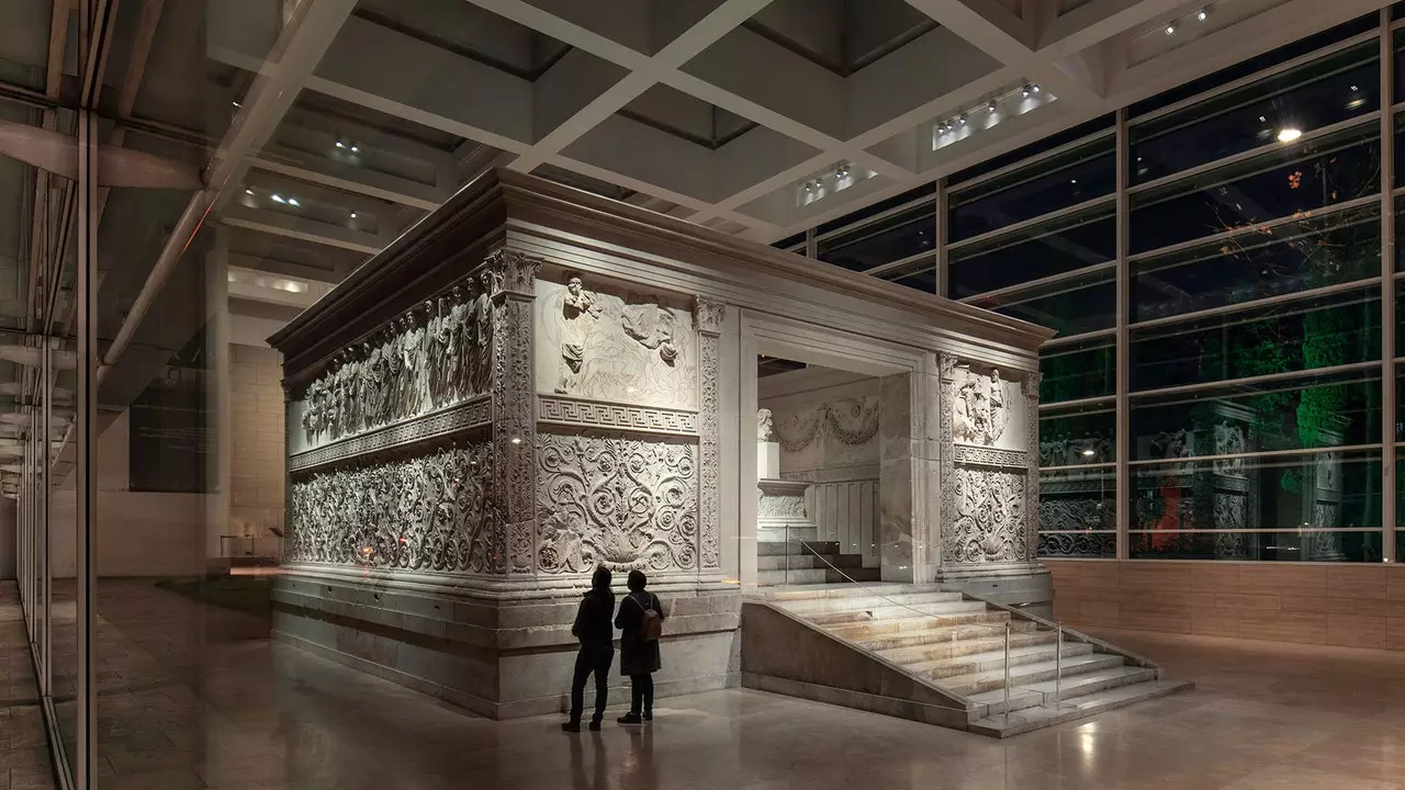 El monument Ara Pacis d'August brilla amb llum renovada