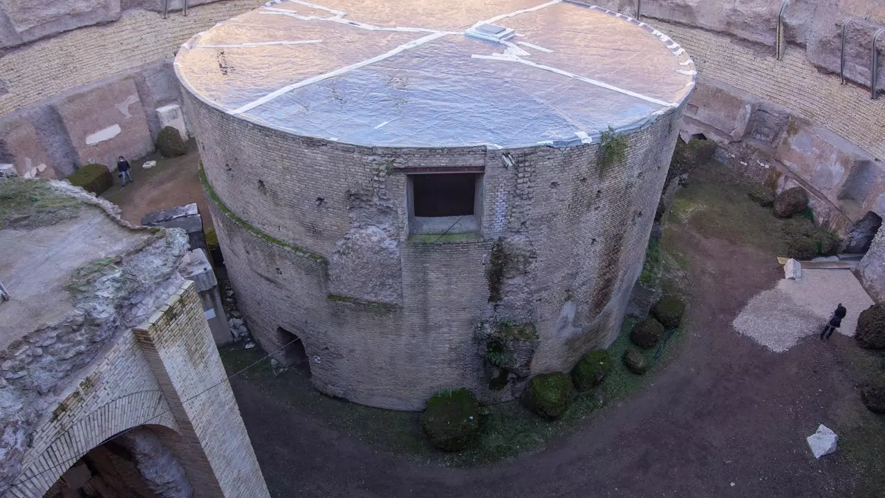 Tjugo århundraden senare öppnar Rom mausoleet tillägnat Augustus