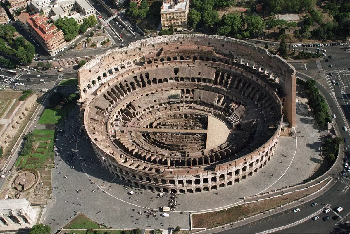 8. Colosseum sa Róimh vs. an amphitheatre Rómhánach de Mrida