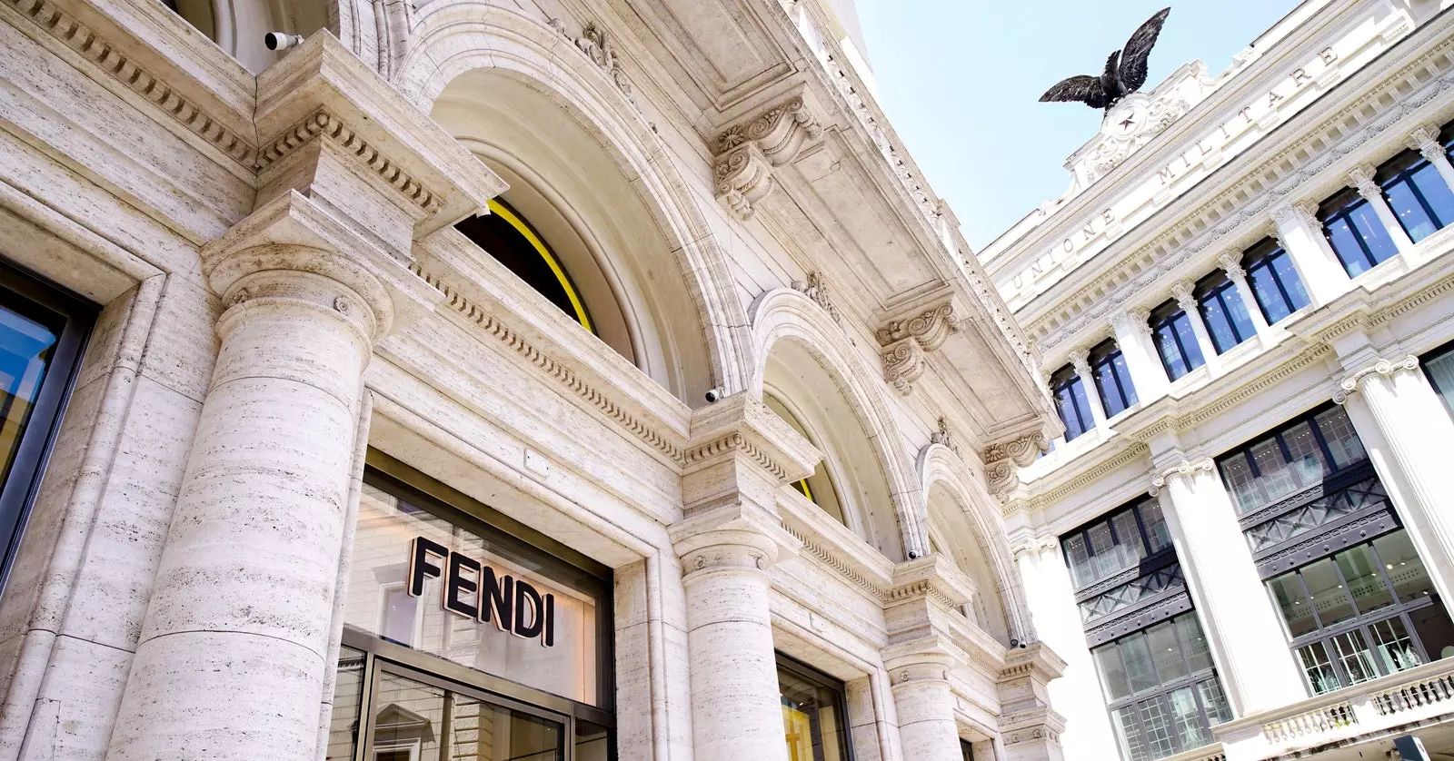 Palazzo Fendi nyumba ya mtindo ambapo tunataka kulala