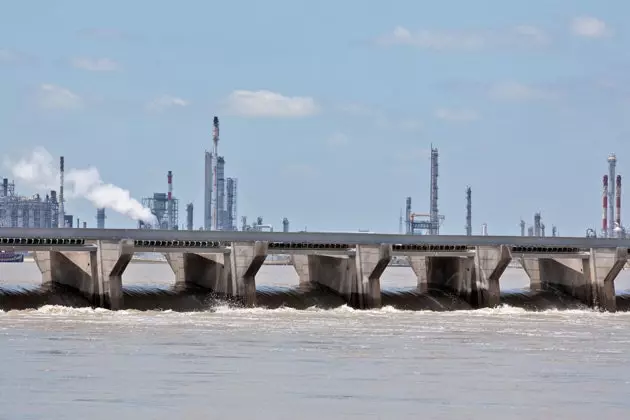 Motorhuv Carr Spillway