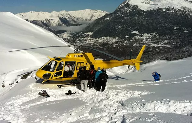 Ia membolehkan yang paling berani turun dengan bebas dari puncak tertinggi dan paling lambang resort ski.