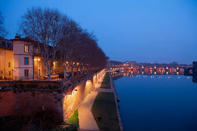 Pont Neuf is the oldest bridge in Toulouse