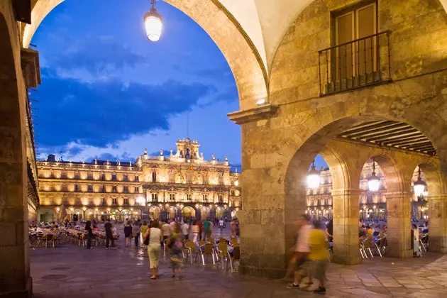 Plaza Mayor har 88 halvsirkelformede buer