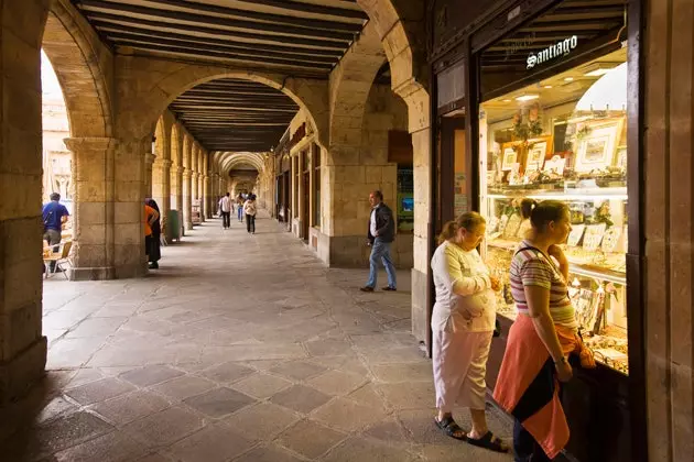 Cafeterias locais... as arcadas da praça são VIDA